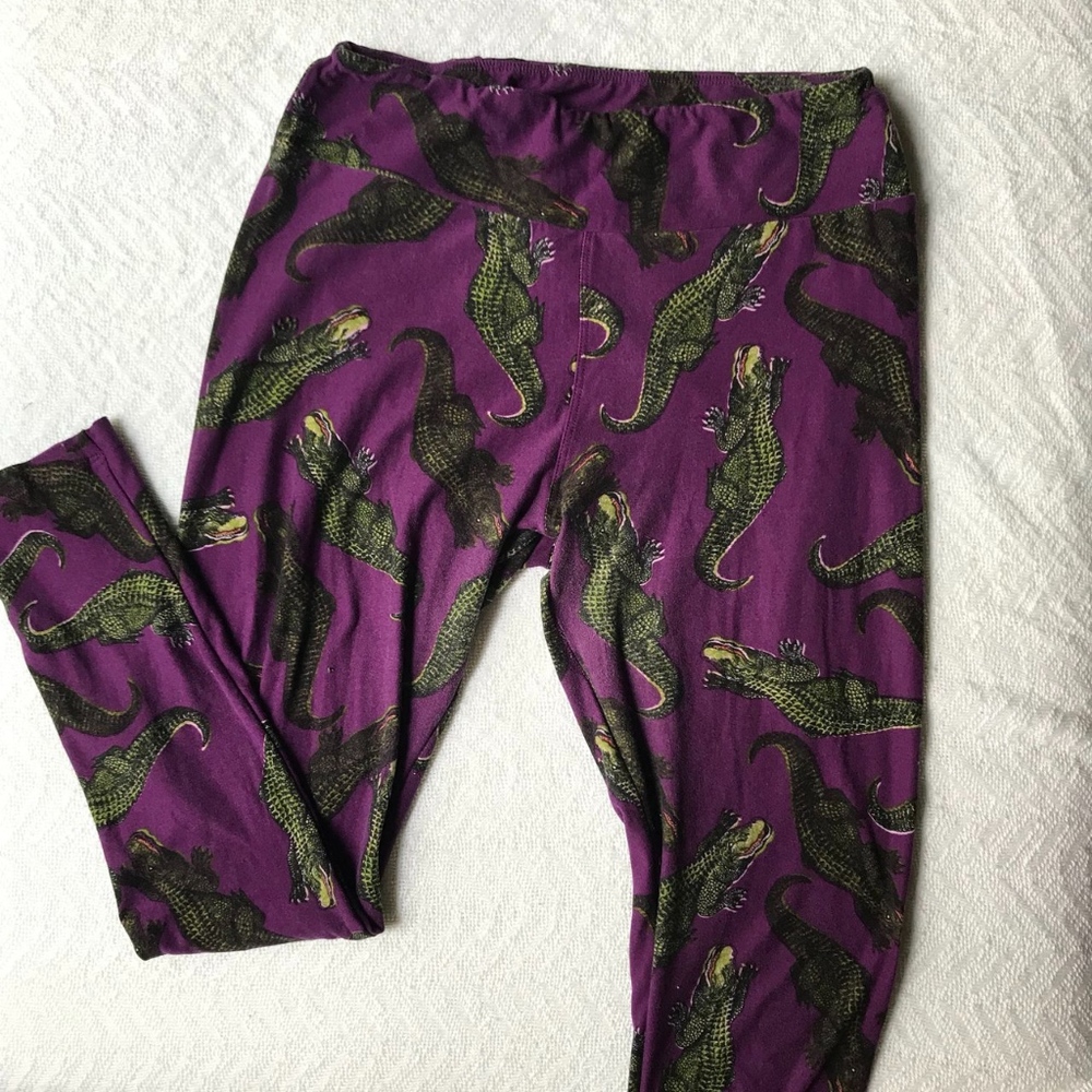 SOLD! Purple Crocodile/Gator Leggings